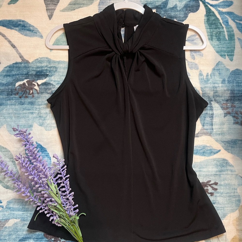 Knotted V-neck Sleeveless Top